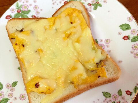 薄焼き卵のチーズトースト